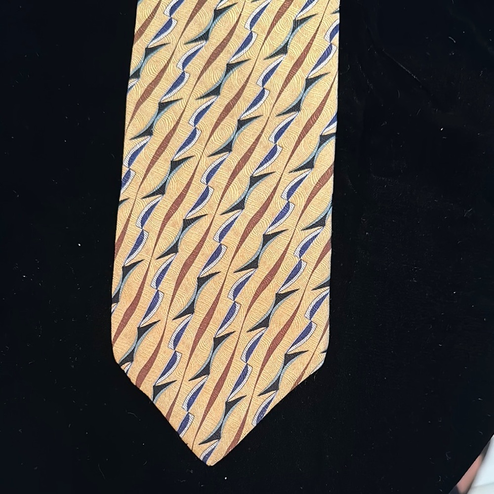 Elegant Blue and Yellow Silk Tie with Geometric Design